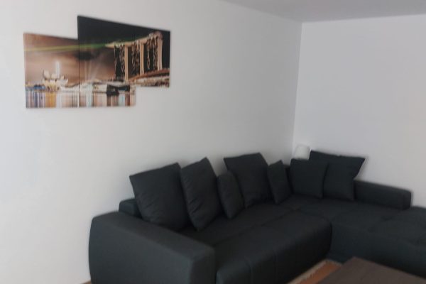 Ofer spre inchiriere apartament cu 2 camere