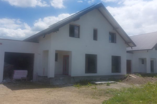Ofer spre vânzare case tip P